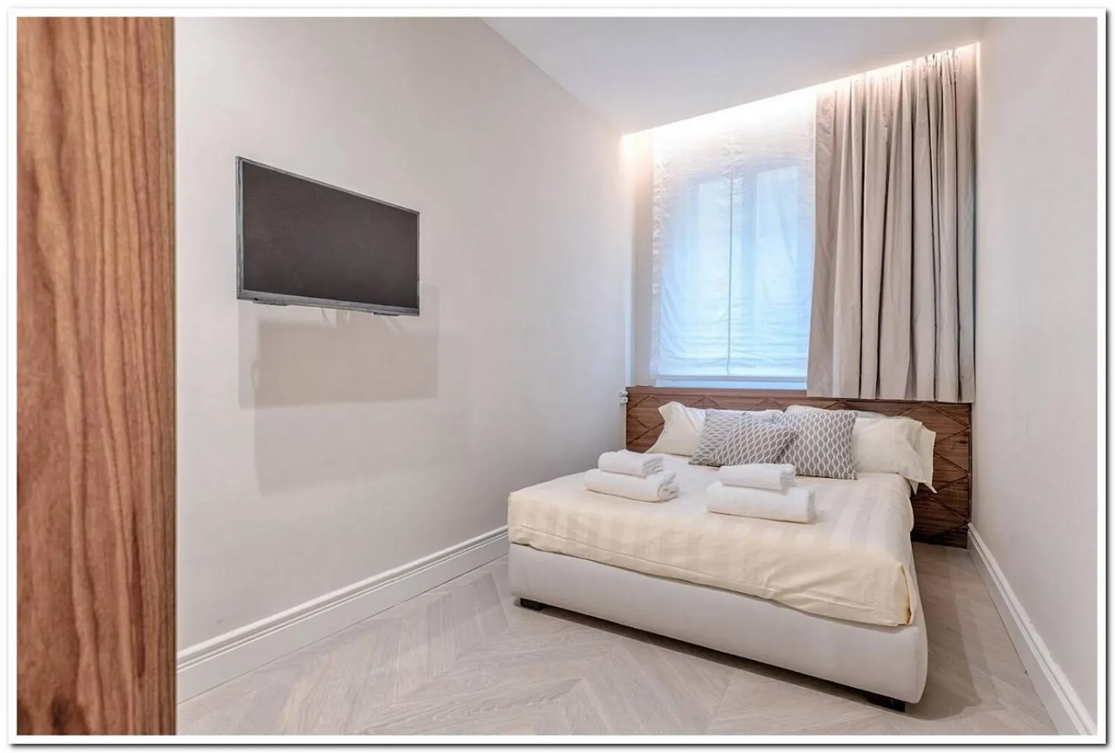 3Br Awesome Apartment In Firenze - What'App - 0039-3512-039-610 - For Reservations! 0*, Florence