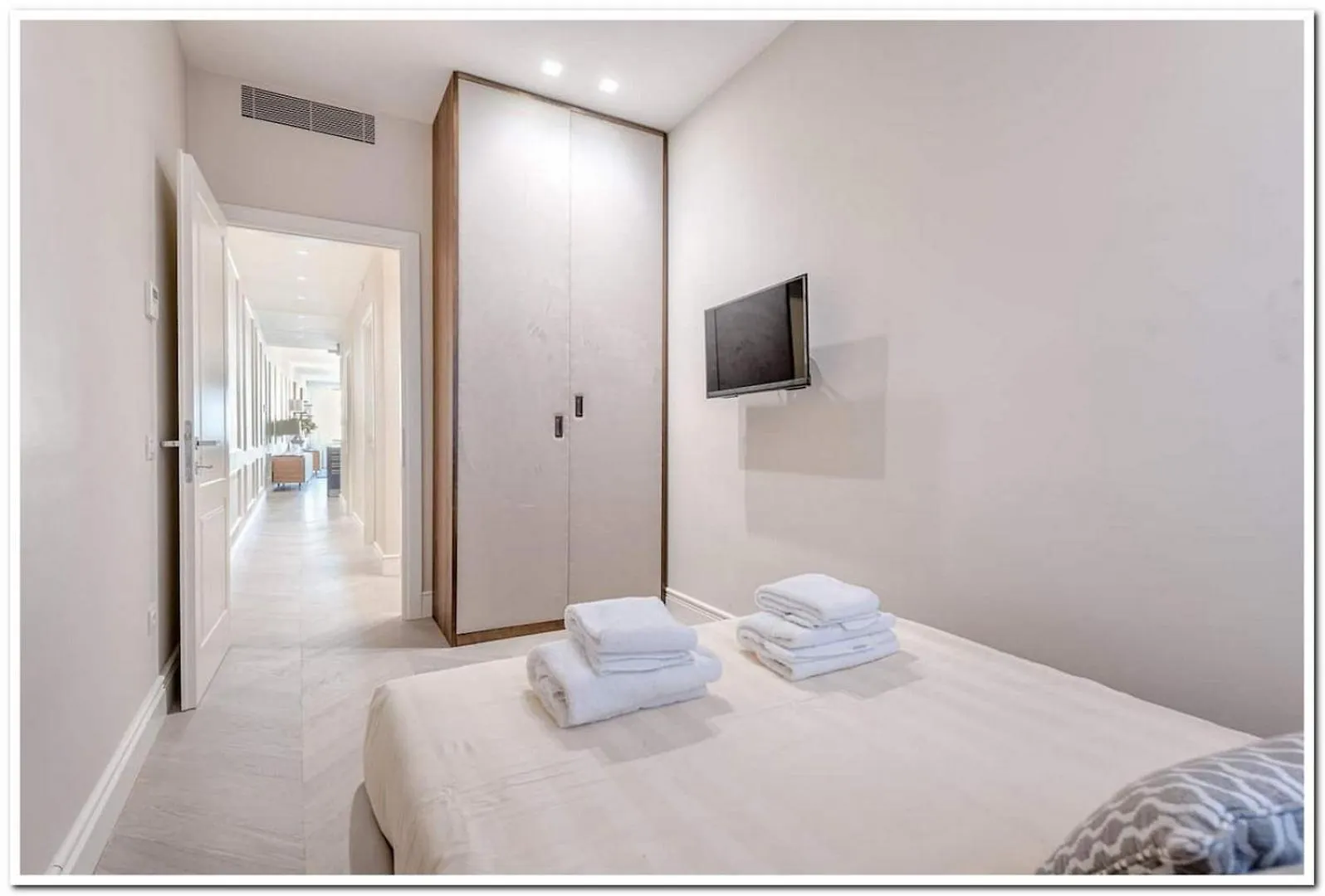3Br Awesome Apartment In Firenze - What'App - 0039-3512-039-610 - For Reservations! Florence
